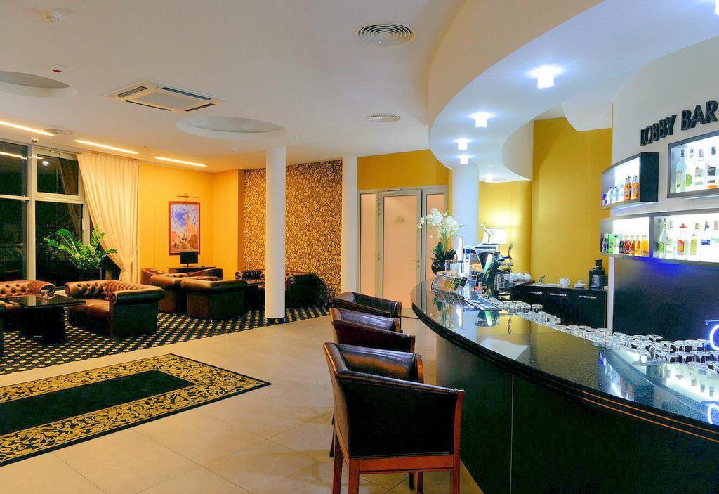 Hotel Business Faltom Gdynia Rumia Esterno foto