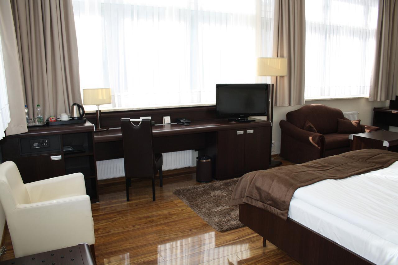 Hotel Business Faltom Gdynia Rumia Esterno foto